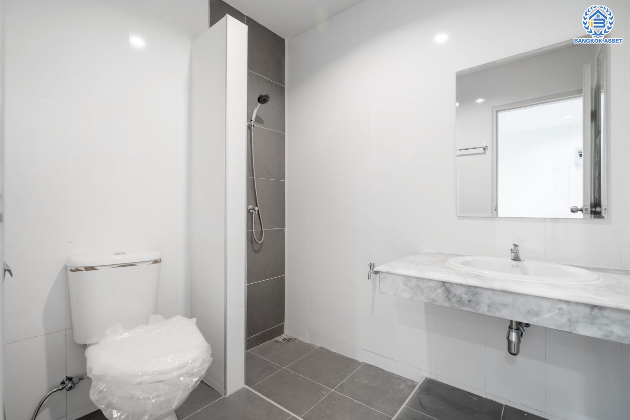 บ้านมือสองตกแต่งใหม่ ม.บุศรินทร์ วงแหวน (บ้านกล้วย-ไทรน้อย) แบรนด์ L&H เนื้อที่ 20.8 ตร.ว. ฟังก์ชัน 3 ห้องนอน 2 ห้องน้ำ ตอบโจทย์ทุกการอยู่อาศัย ใกล้เซ็นทรัลเวสต์เกต และ รถไฟฟ้า "สถานีคลองบางไผ่"